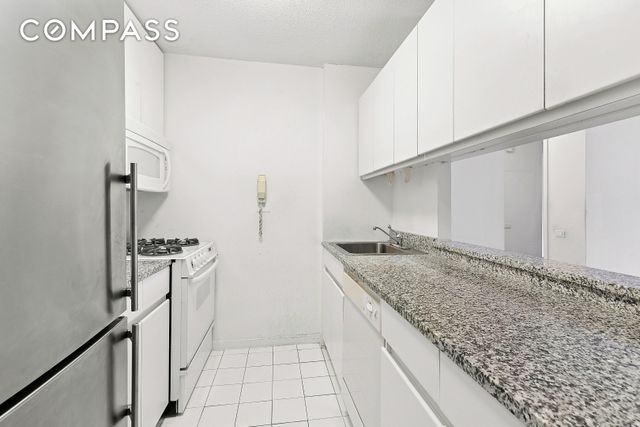 515 E 72nd St Apt 10D, New York City, NY 10021