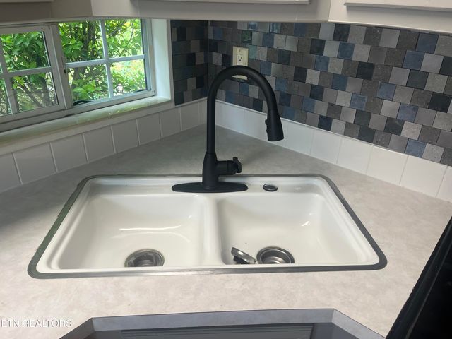 772 Big Valley Blvd, Townsend, TN 37882