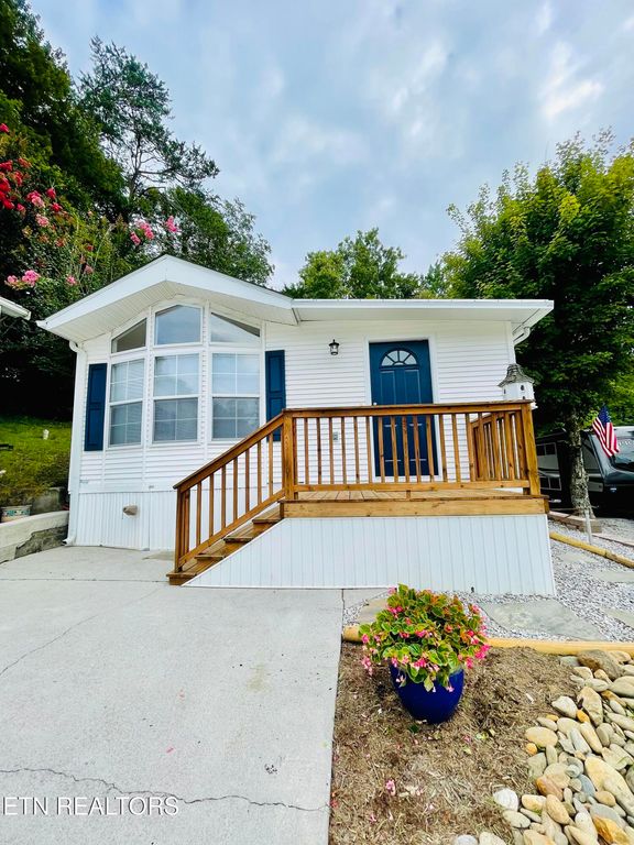 772 Big Valley Blvd, Townsend, TN 37882