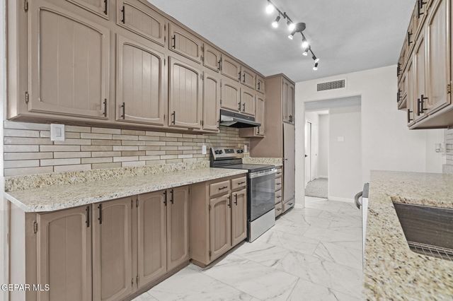 8104 DEMPSEY Avenue, El Paso, TX 79925