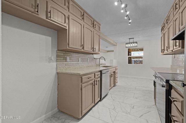 8104 DEMPSEY Avenue, El Paso, TX 79925