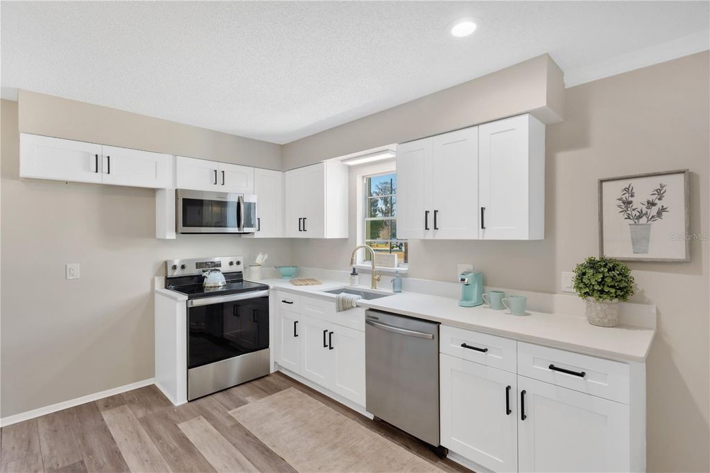 Image 2 of property listing at 12526 LACEY DRIVE, New Port Richey, FL 34654