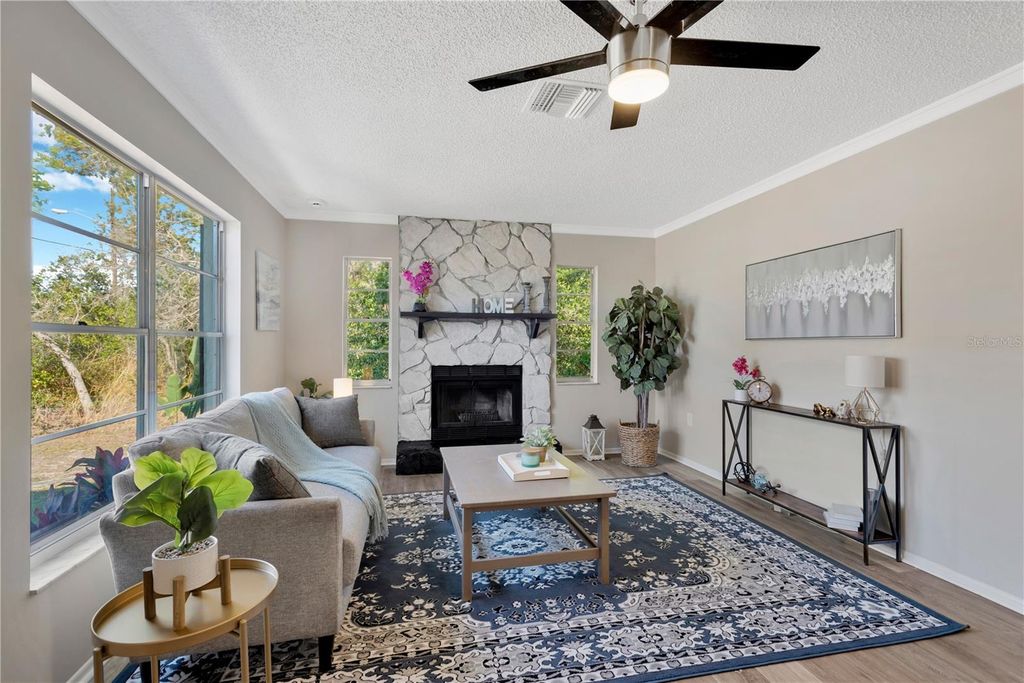 Image 4 of property listing at 12526 LACEY DRIVE, New Port Richey, FL 34654