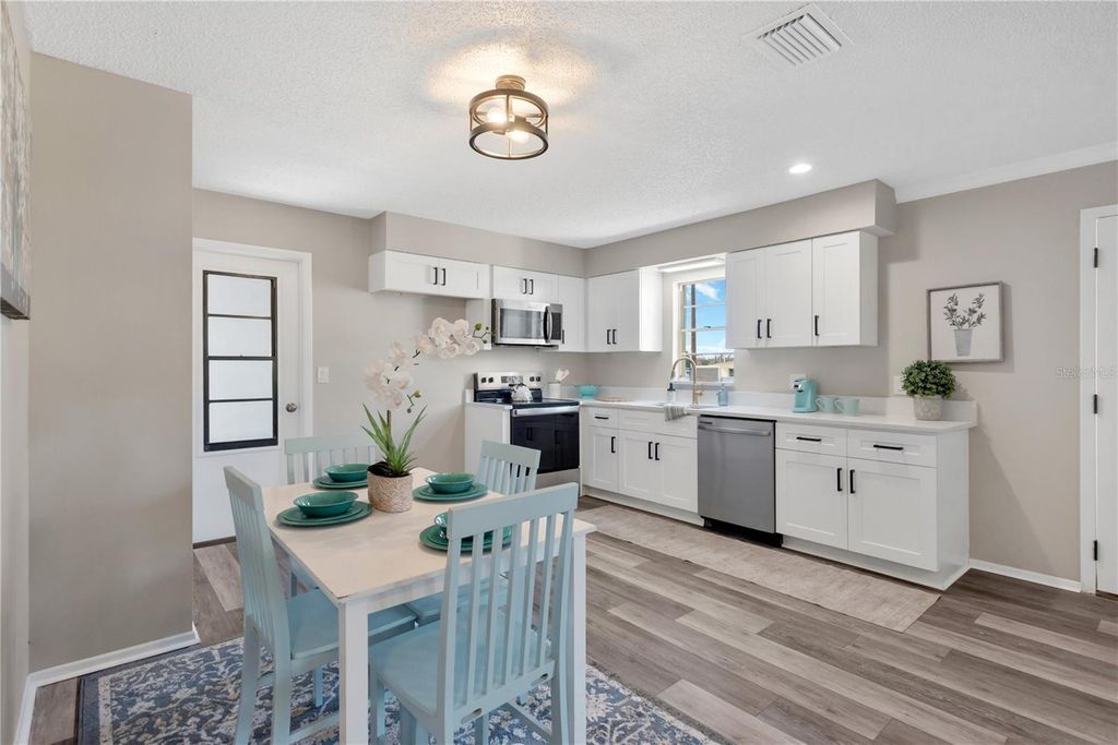 Image 8 of property listing at 12526 LACEY DRIVE, New Port Richey, FL 34654