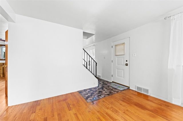 92 Stella Dr, Level Green, PA 15085