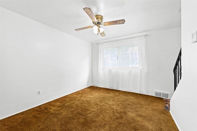 92 Stella Dr, Level Green, PA 15085