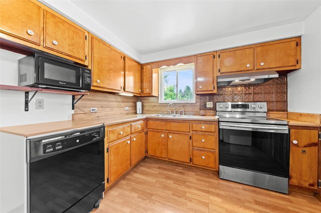 92 Stella Dr, Level Green, PA 15085