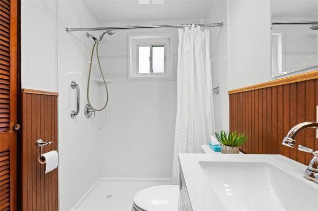92 Stella Dr, Level Green, PA 15085