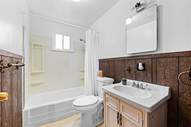92 Stella Dr, Level Green, PA 15085