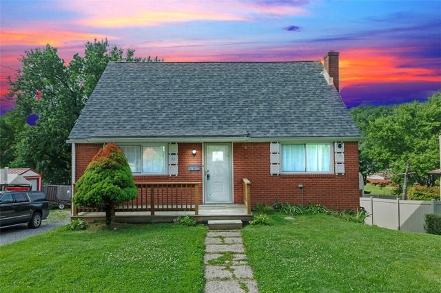 92 Stella Dr, Level Green, PA 15085