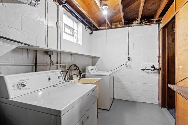 92 Stella Dr, Level Green, PA 15085