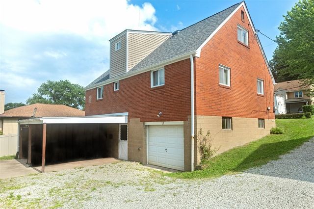 92 Stella Dr, Level Green, PA 15085
