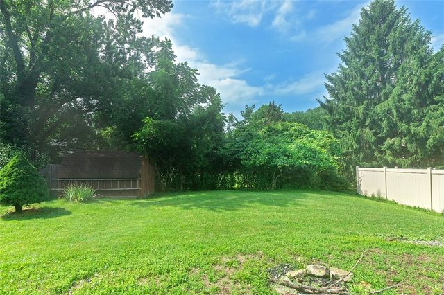 92 Stella Dr, Level Green, PA 15085