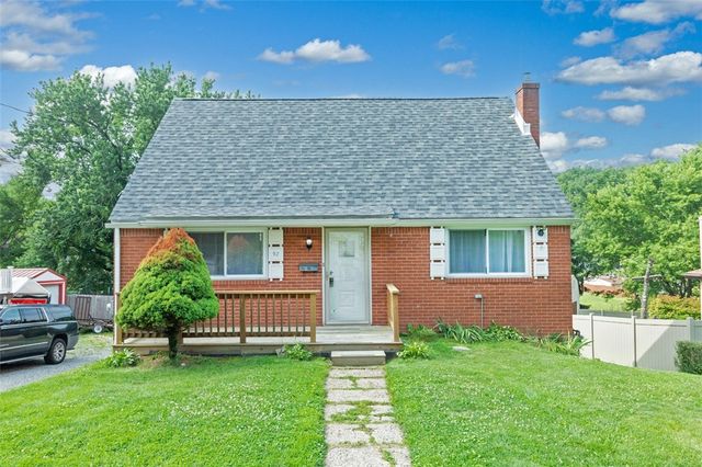 92 Stella Dr, Level Green, PA 15085