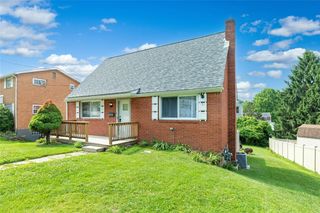 92 Stella Dr, Level Green, PA 15085
