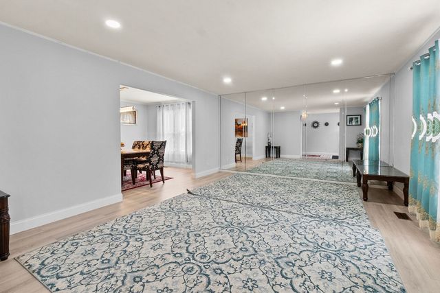 1767 Hemlock Drive, Glendale Heights, IL 60139