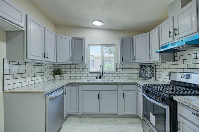 2328 Boxwood St, Sacramento, CA 95815