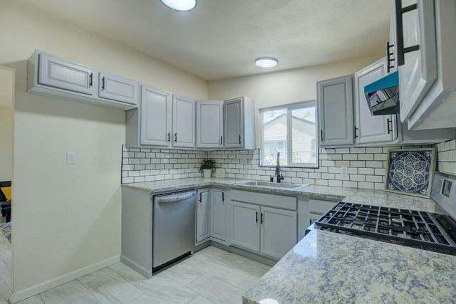 2328 Boxwood St, Sacramento, CA 95815