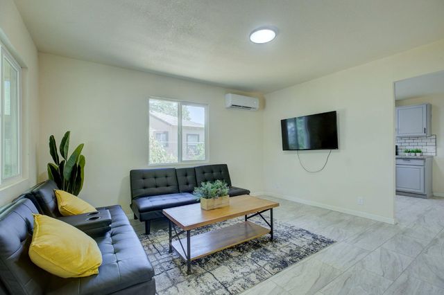 2328 Boxwood St, Sacramento, CA 95815