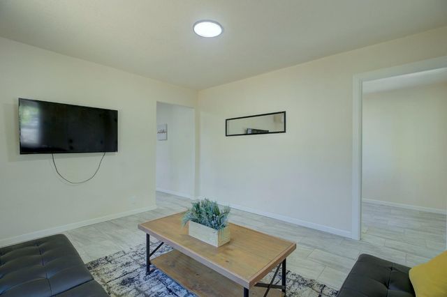 2328 Boxwood St, Sacramento, CA 95815