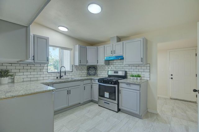 2328 Boxwood St, Sacramento, CA 95815