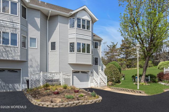 15 Rose Court 105, Toms River, NJ 08753