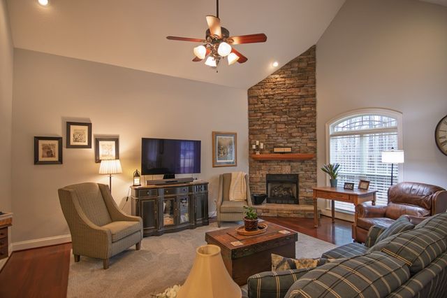 202 Winding Lake Drive, Hamilton, GA 31811