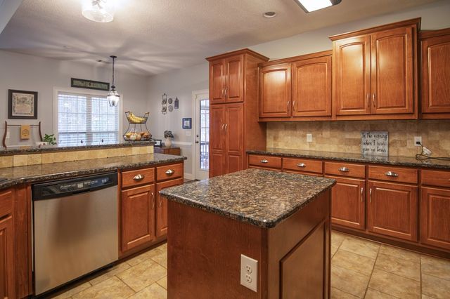 202 Winding Lake Drive, Hamilton, GA 31811