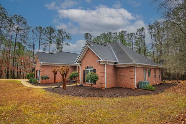 202 Winding Lake Drive, Hamilton, GA 31811