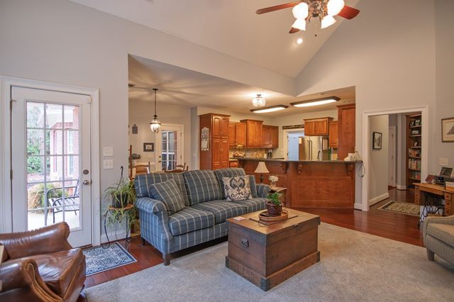 202 Winding Lake Drive, Hamilton, GA 31811