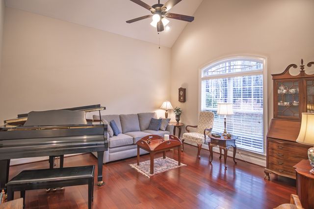 202 Winding Lake Drive, Hamilton, GA 31811