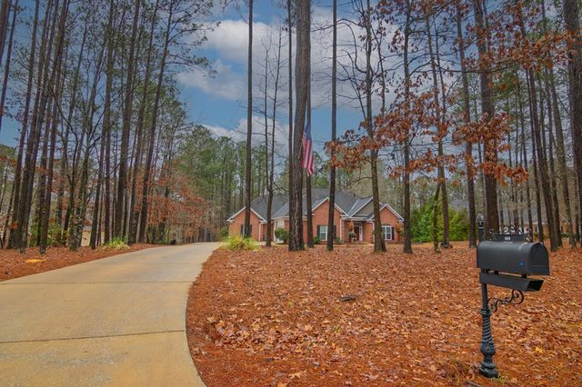 202 Winding Lake Drive, Hamilton, GA 31811