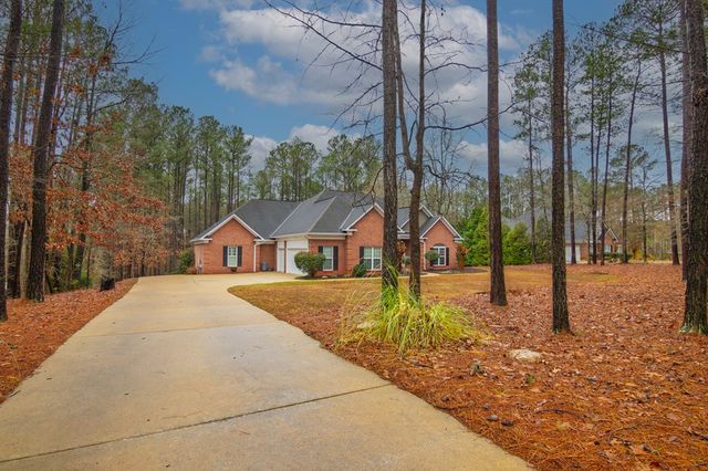 202 Winding Lake Drive, Hamilton, GA 31811