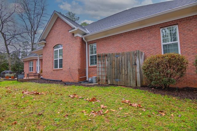 202 Winding Lake Drive, Hamilton, GA 31811