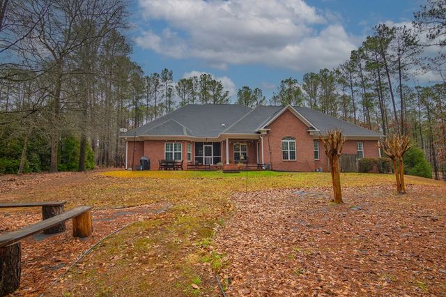 202 Winding Lake Drive, Hamilton, GA 31811