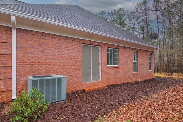 202 Winding Lake Drive, Hamilton, GA 31811