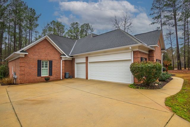 202 Winding Lake Drive, Hamilton, GA 31811