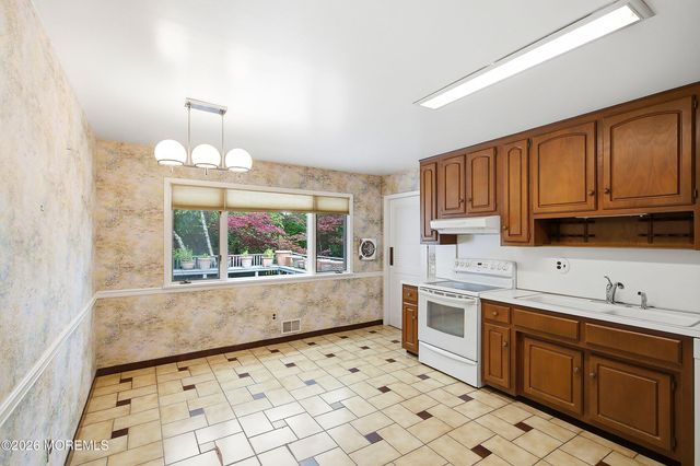 4 Bay Hill Road, Leonardo, NJ 07737