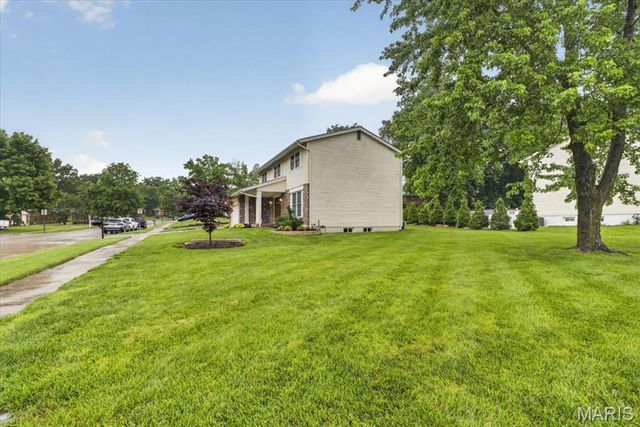 1379 Green Birch Drive, Fenton, MO 63026