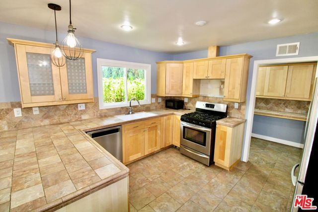 7610 Kelvin Avenue, Winnetka (los Angeles), CA 91306
