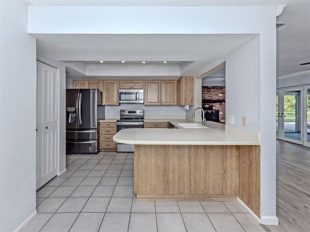 1720 SANDY COURT, Venice, FL 34293