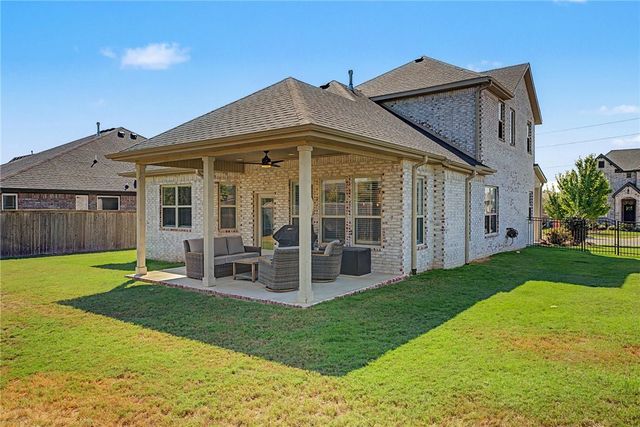 2208 SW Hampton Avenue, Bentonville, AR 72713