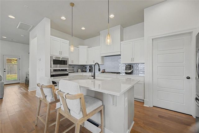 2208 SW Hampton Avenue, Bentonville, AR 72713