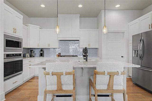 2208 SW Hampton Avenue, Bentonville, AR 72713