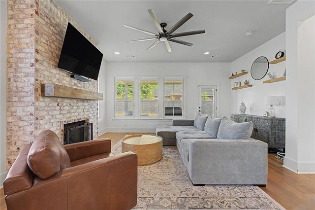 2208 SW Hampton Avenue, Bentonville, AR 72713
