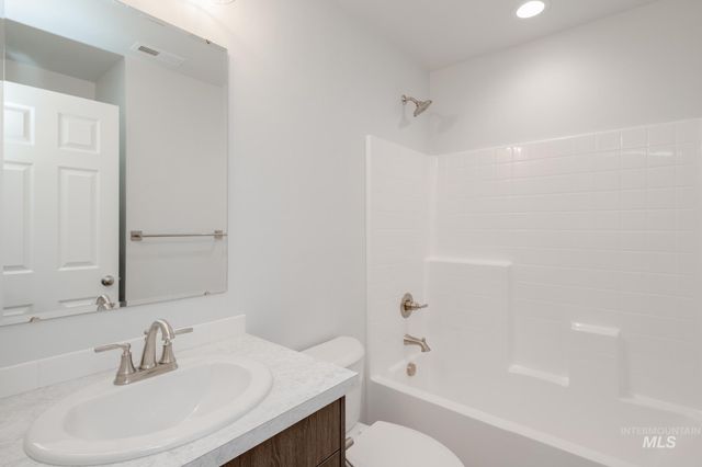 17690 N Boone Peak Ave, Nampa, ID 83687