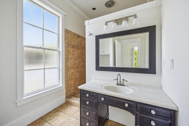 806 Sabine Street, Houston, TX 77007