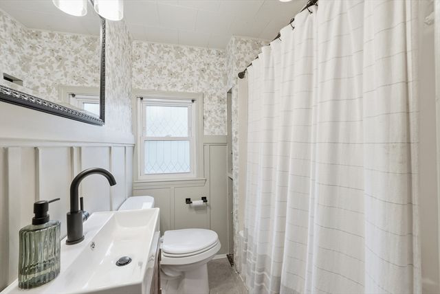 26 Fales St, Worcester, MA 01606