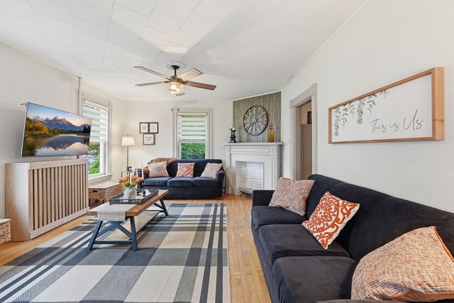 26 Fales St, Worcester, MA 01606