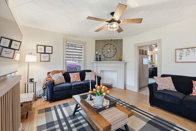 26 Fales St, Worcester, MA 01606